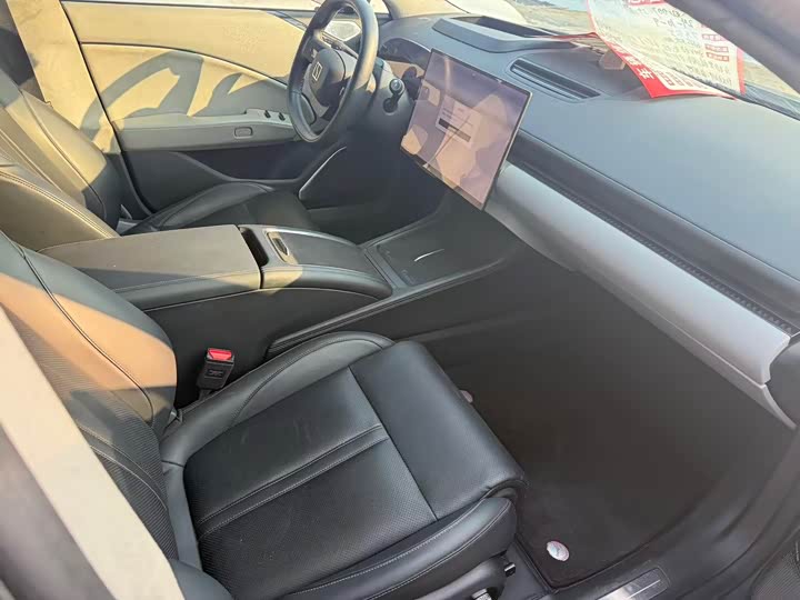 Фото 9 - Zeekr 007