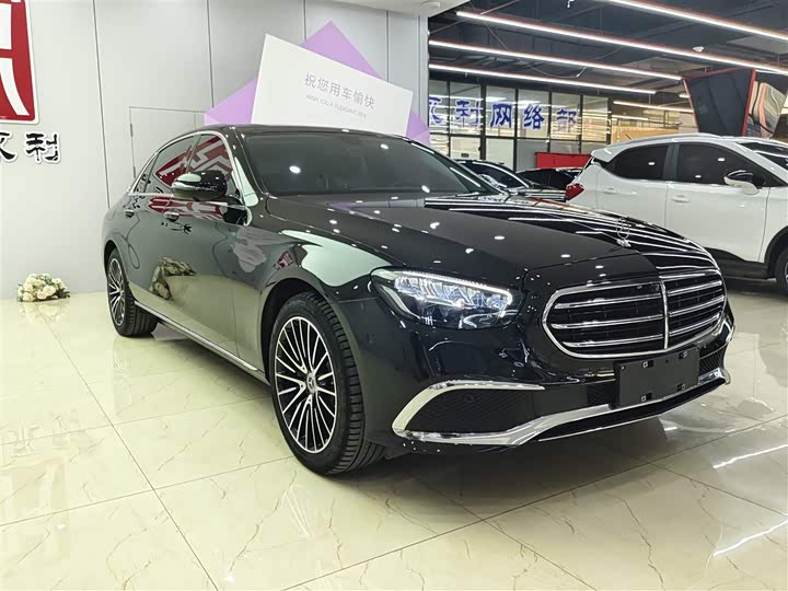 Фото 3 - Mercedes-Benz E-Class