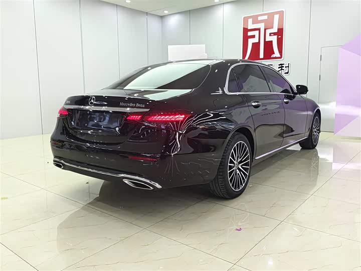 Фото 4 - Mercedes-Benz E-Class