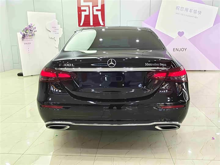 Фото 5 - Mercedes-Benz E-Class