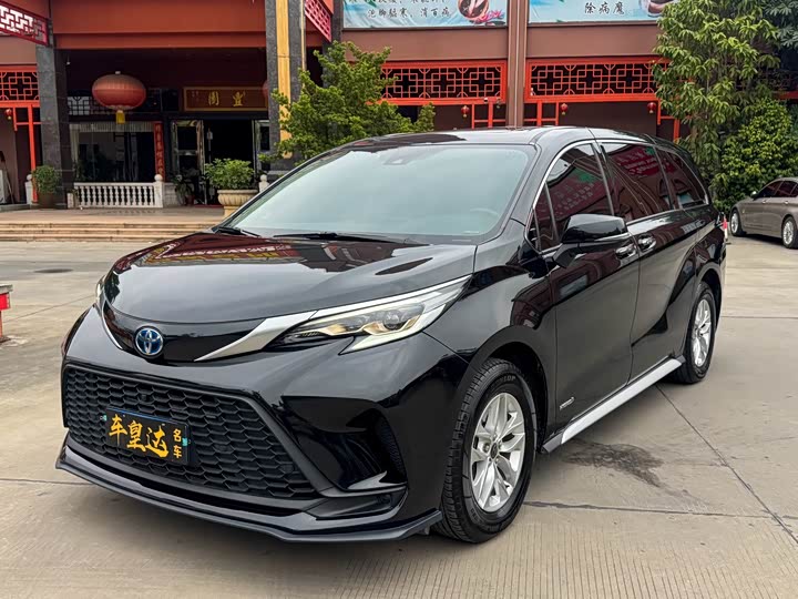 Фото 1 - Toyota Granvia