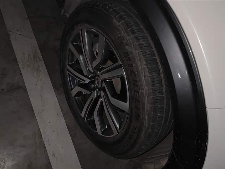 Фото 6 - Ford Explorer