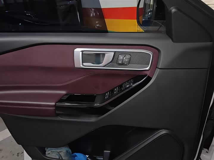 Фото 7 - Ford Explorer