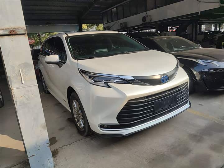 Фото 4 - Toyota Sienna