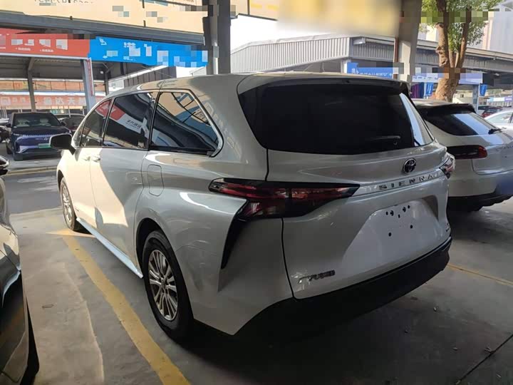 Фото 5 - Toyota Sienna