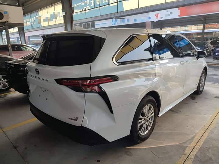 Фото 7 - Toyota Sienna