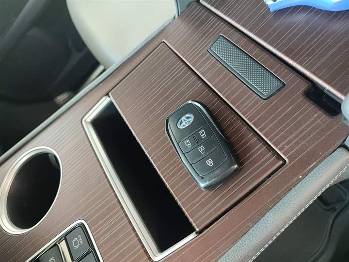 Фото 9 - Toyota Sienna