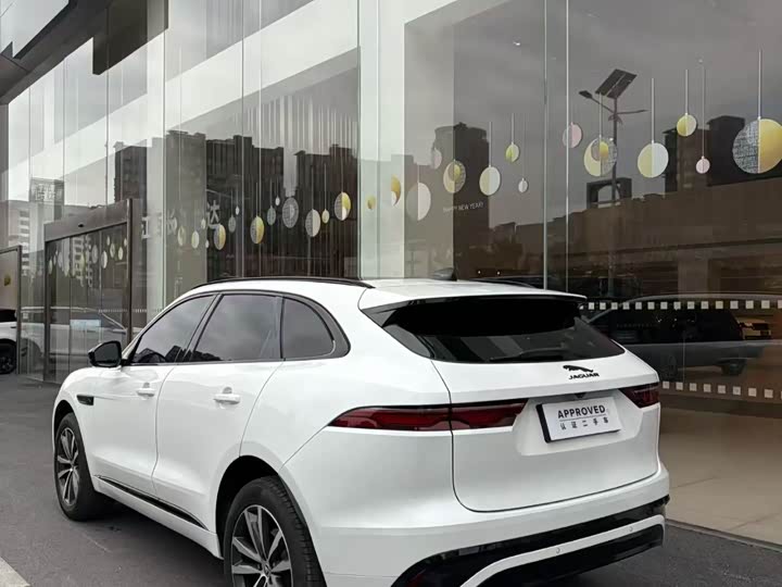 Фото 3 - Jaguar F-Pace