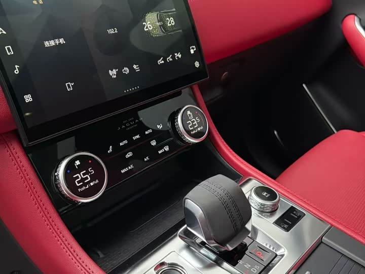 Фото 7 - Jaguar F-Pace