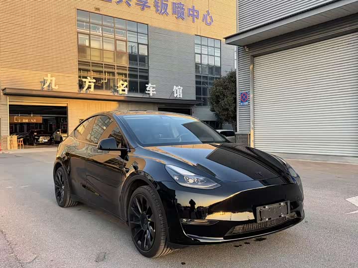 Фото 3 - Tesla Model Y