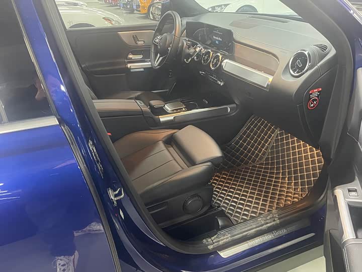 Фото 8 - Mercedes-Benz GLB-Class