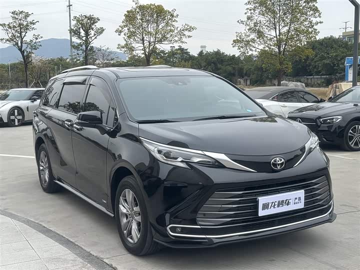 Фото 2 - Toyota Sienna