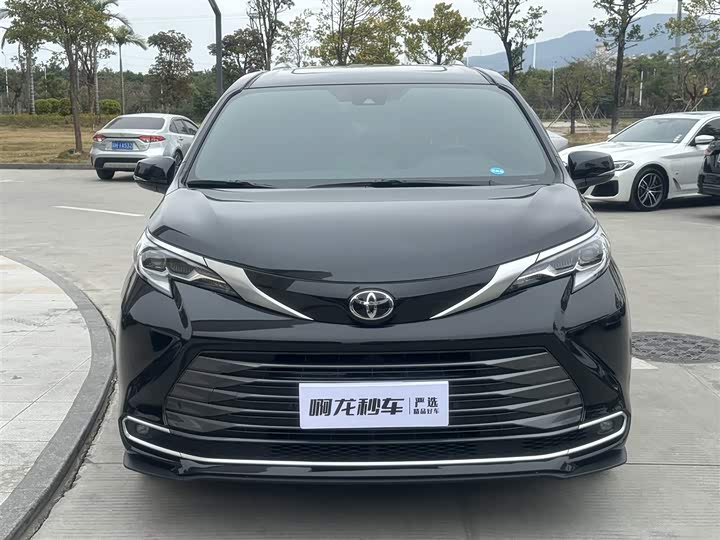 Фото 3 - Toyota Sienna