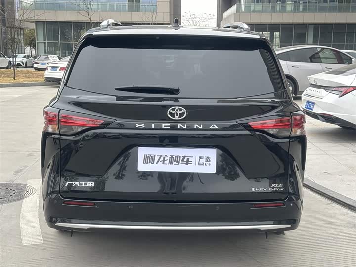 Фото 4 - Toyota Sienna