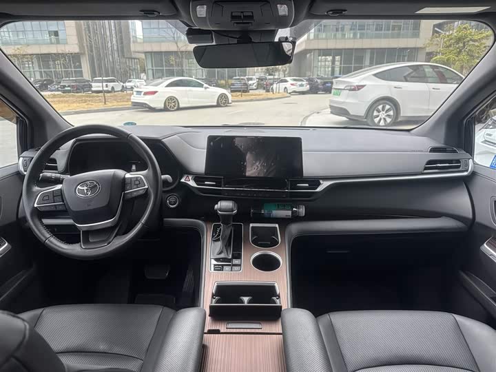 Фото 8 - Toyota Sienna