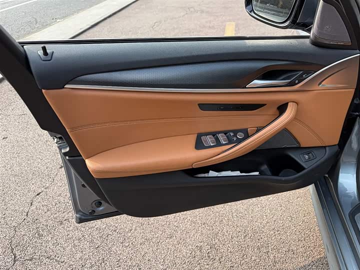 Фото 6 - BMW 5 Series