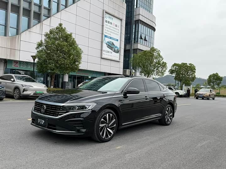 Фото 1 - Volkswagen Passat