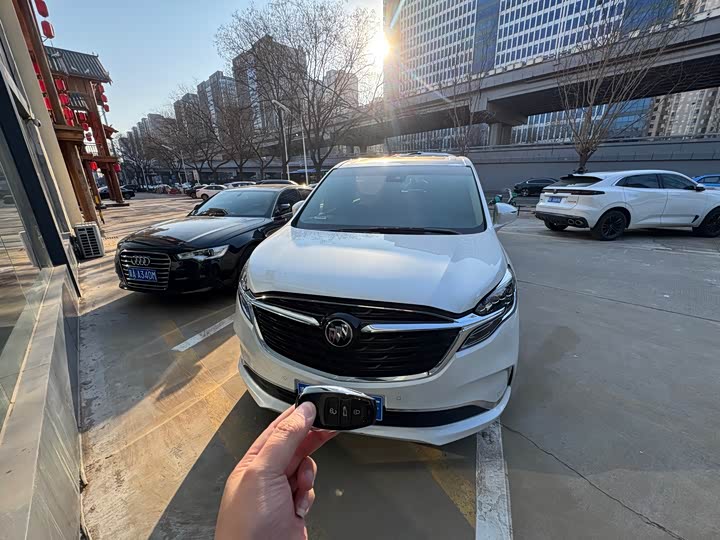 Фото 2 - Buick GL8 ES