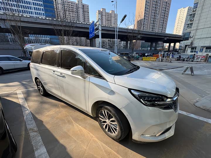 Фото 3 - Buick GL8 ES