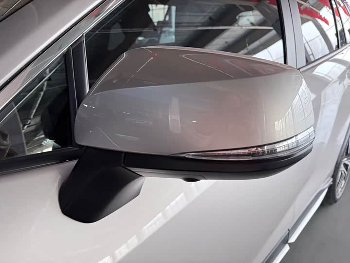 Фото 6 - Toyota Wildlander