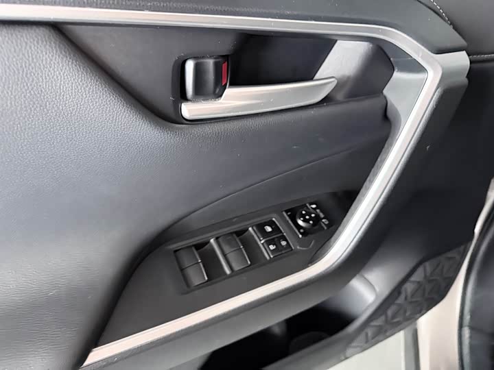 Фото 9 - Toyota Wildlander