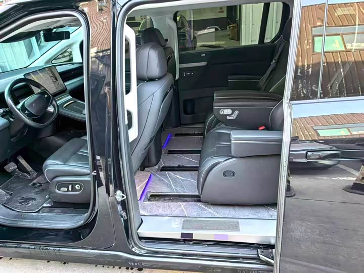 Фото 3 - XPeng X9