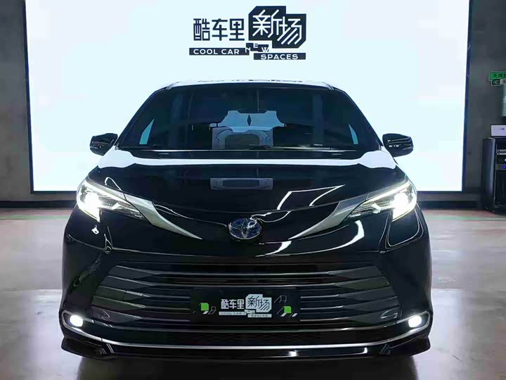 Фото 2 - Toyota Sienna