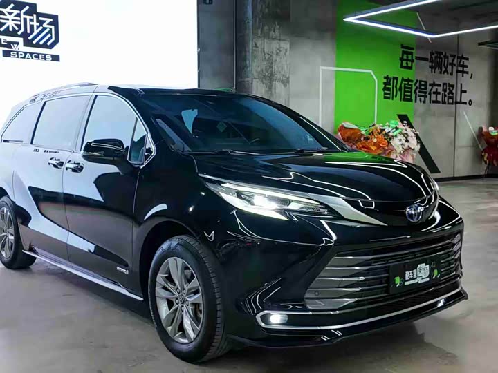 Фото 3 - Toyota Sienna