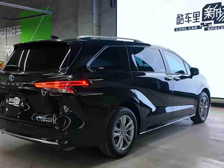 Фото 4 - Toyota Sienna