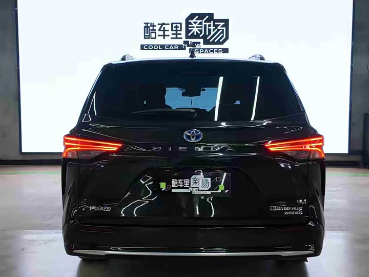 Фото 5 - Toyota Sienna