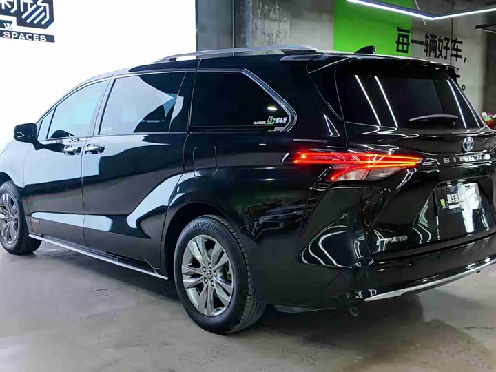 Фото 6 - Toyota Sienna