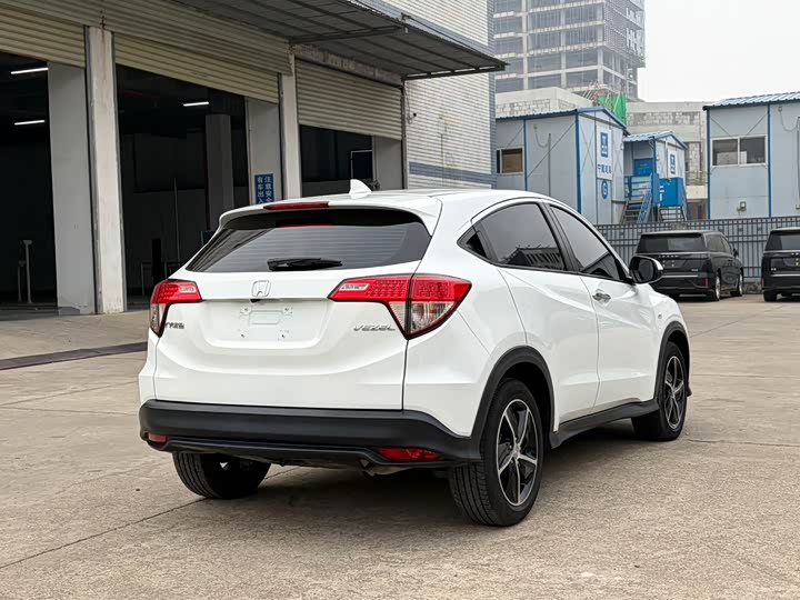 Фото 7 - Honda Vezel