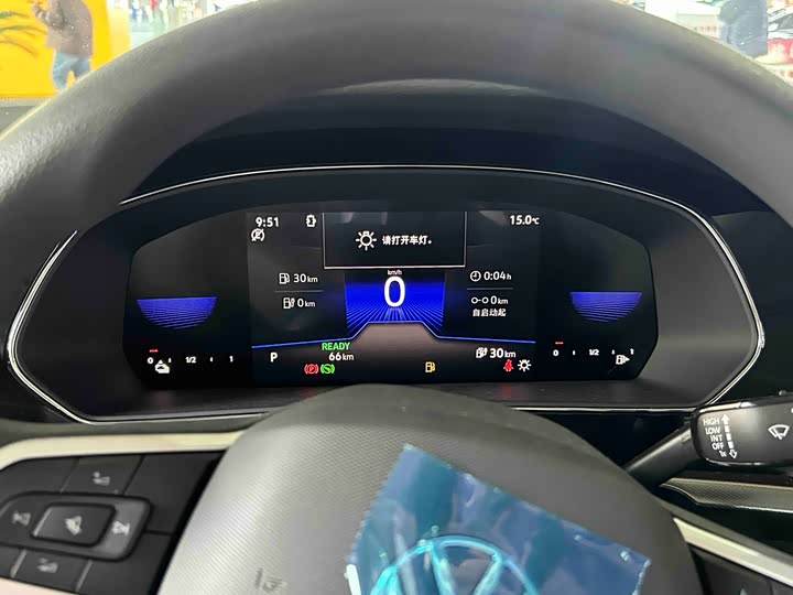 Фото 9 - Volkswagen Passat Hybrid