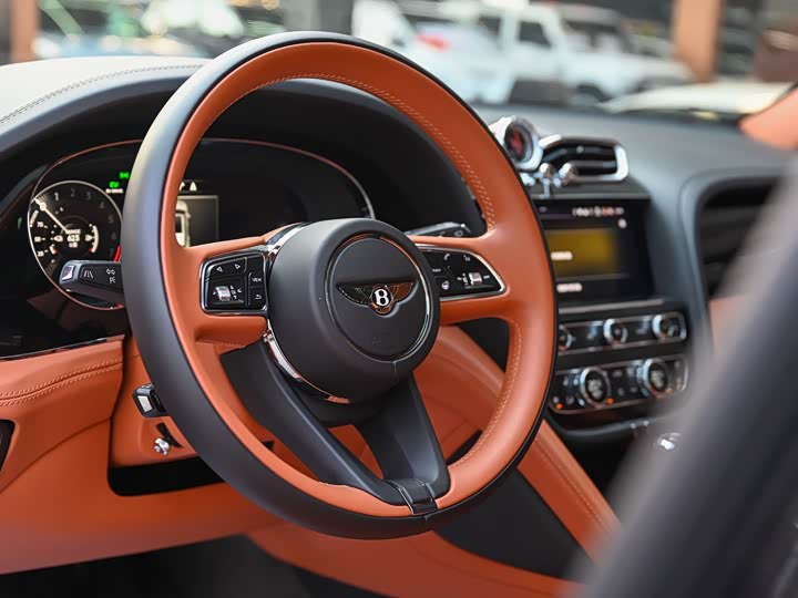 Фото 9 - Bentley Bentayga Hybrid