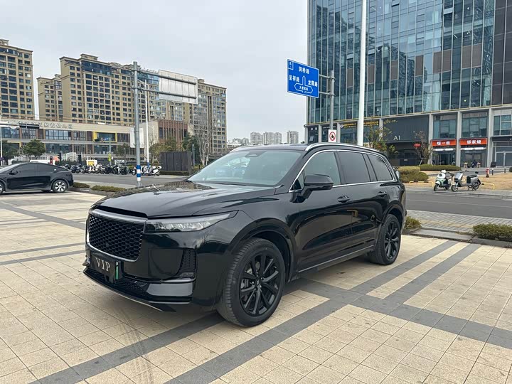 Фото 1 - LiXiang One