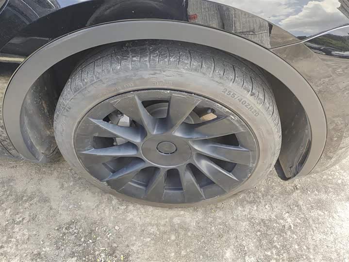 Фото 6 - Tesla Model Y