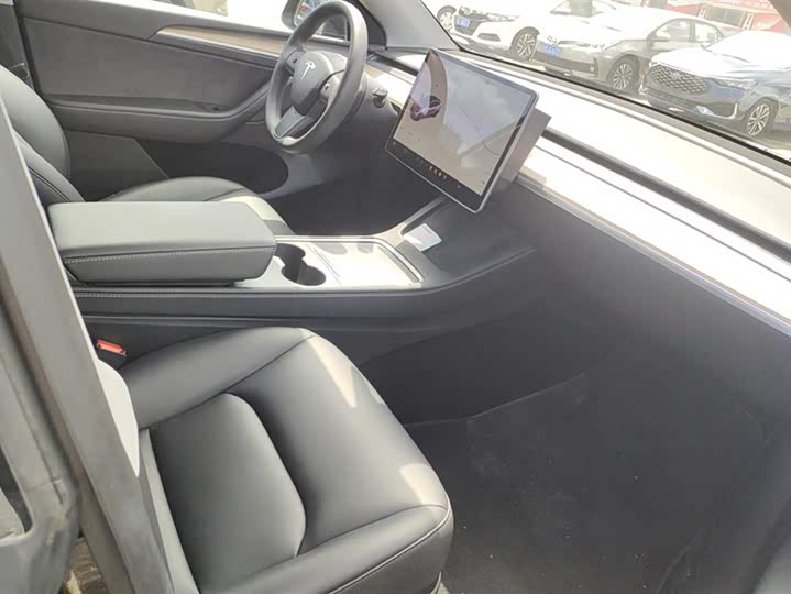 Фото 8 - Tesla Model Y