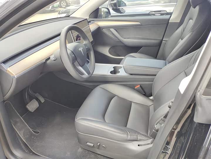 Фото 9 - Tesla Model Y