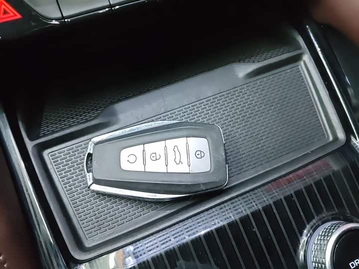 Фото 9 - Geely Monjaro