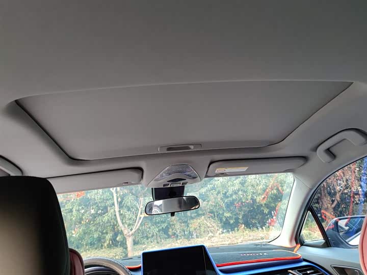 Фото 9 - Toyota C-HR