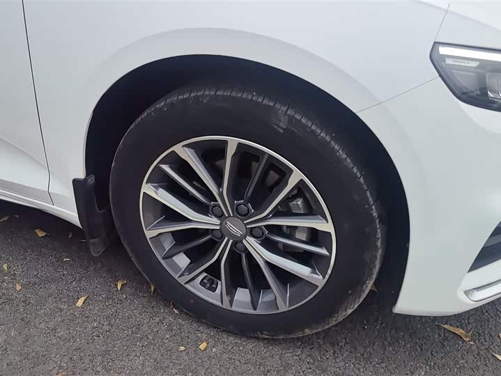 Фото 6 - Geely Preface