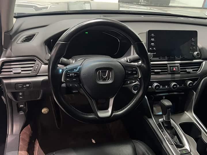 Фото 3 - Honda Accord