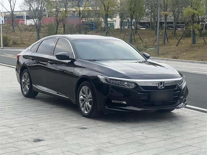 Фото 8 - Honda Accord