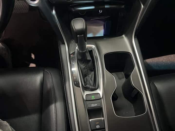 Фото 9 - Honda Accord