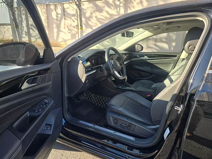 Фото 4 - Volkswagen Passat Hybrid