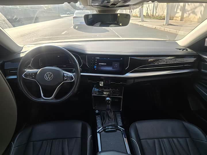 Фото 5 - Volkswagen Passat Hybrid