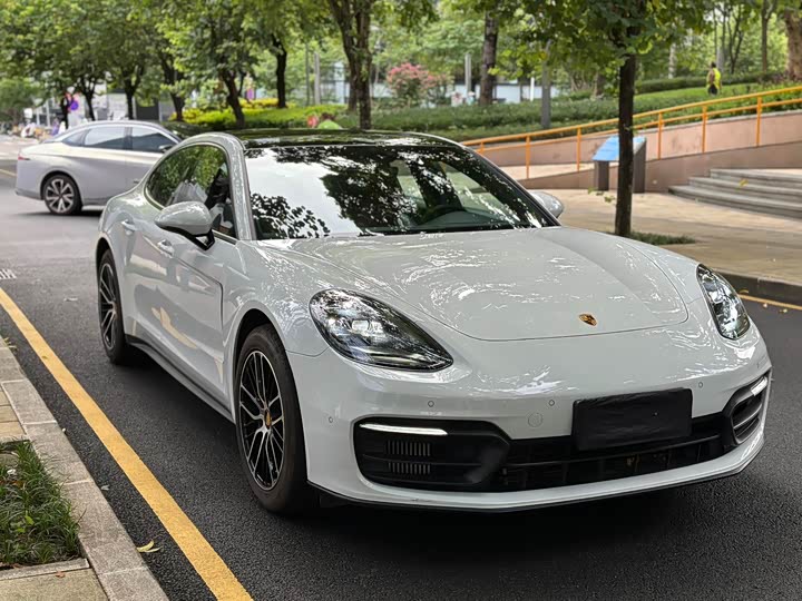 Фото 2 - Porsche Panamera