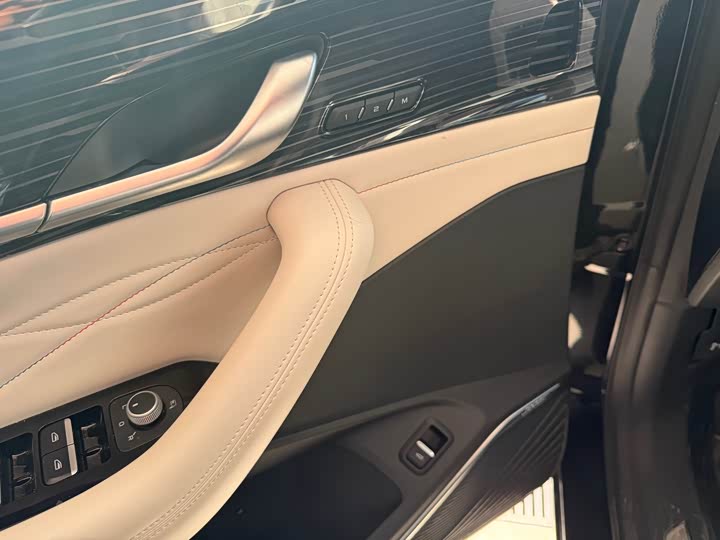 Фото 7 - Geely Monjaro