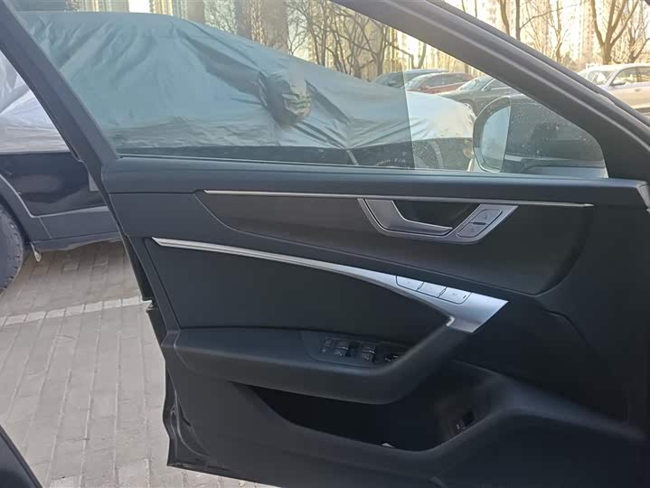 Фото 7 - Audi A6L