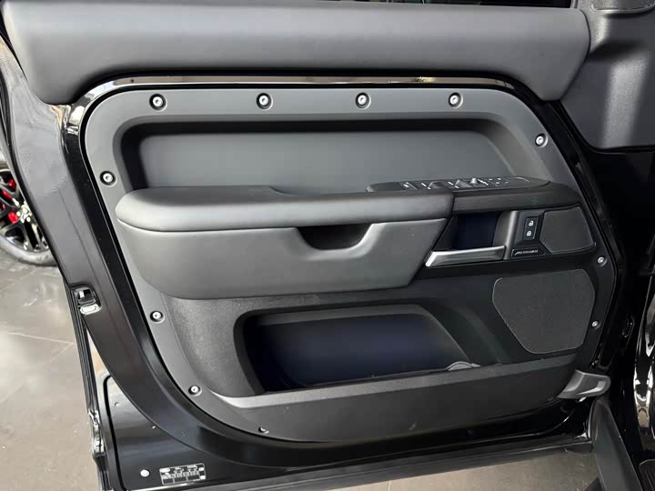 Фото 9 - Land Rover Defender